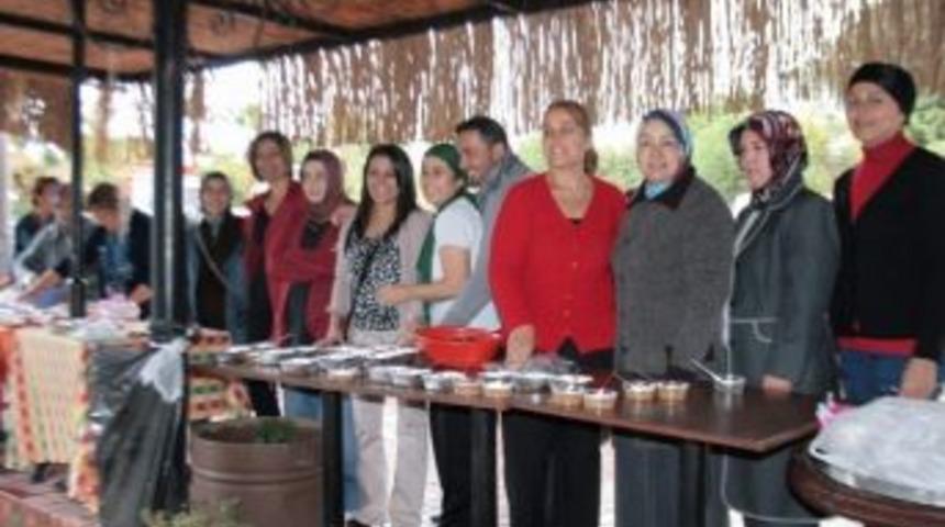 Ortaca Ak Parti Kadın Kollarından Aşure Etkinliği