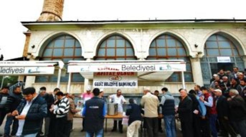 Gediz Belediyesi Aşure Dağıttı