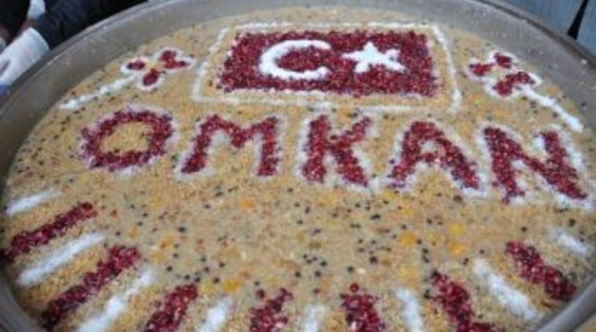 Om&uuml;&rsquo;de 15 Bin Kişiye Aşure