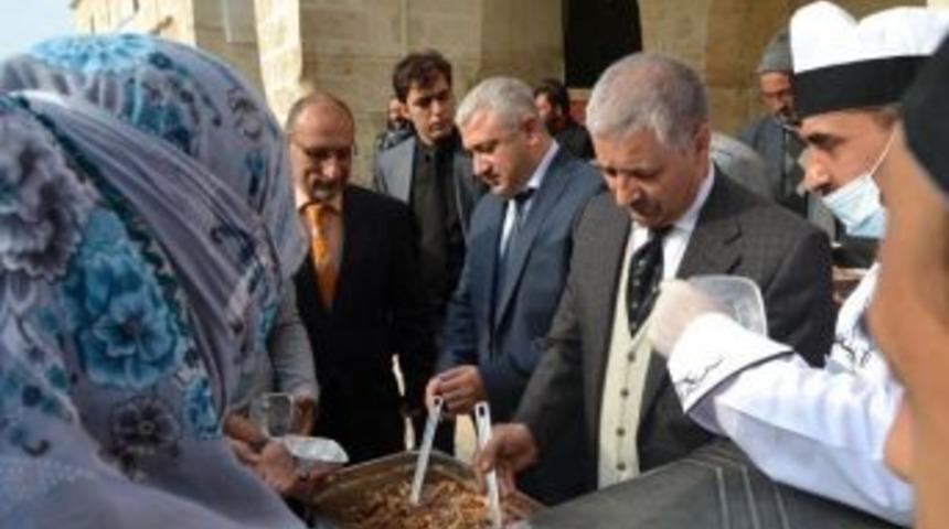 Birecik Kaymakamlığı&rsquo;ndan 2 Bin Kişiye Aşure