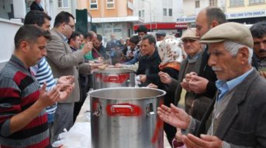 Sındırgı Belediyesi 5 Bin Kişilik Aşure Dağıttı