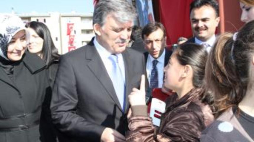 Cumhurbaşkanı G&uuml;l&rsquo;e Kelkitlilerden Sevgi Seli