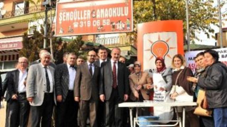 Akg&uuml;l, Aşure Dağıttı