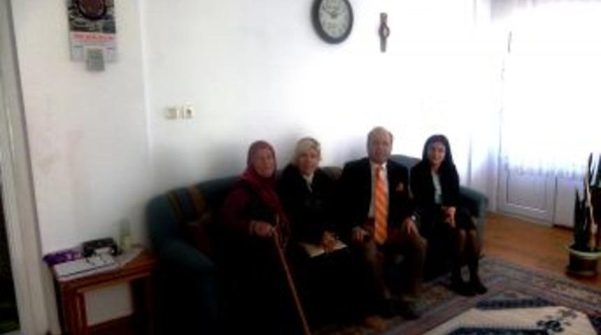 Bafra Kaymakamı Eşiyle Birlikte Ihtiya&ccedil; Sahibi Aileleri Ziyaret Etti