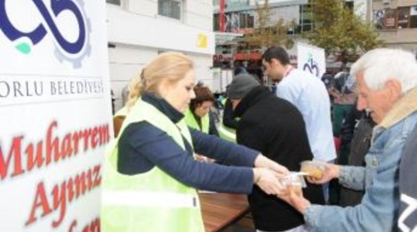 &Ccedil;orlu Belediyesi Aşure Dağıttı