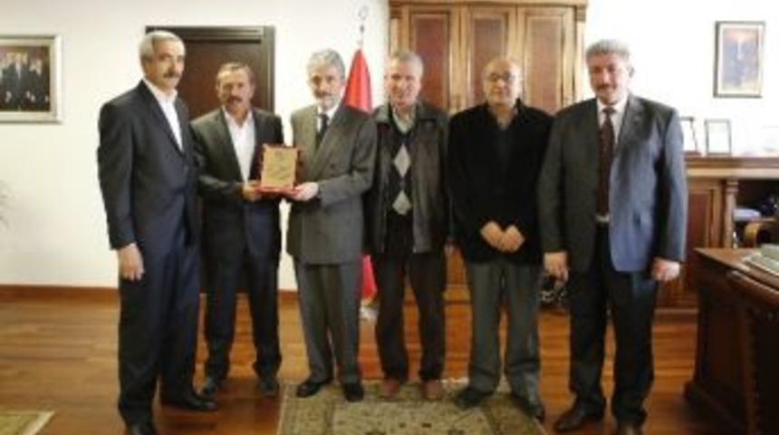 Başkan Tuna, Halkın Takdirini Toplamaya Devam Ediyor