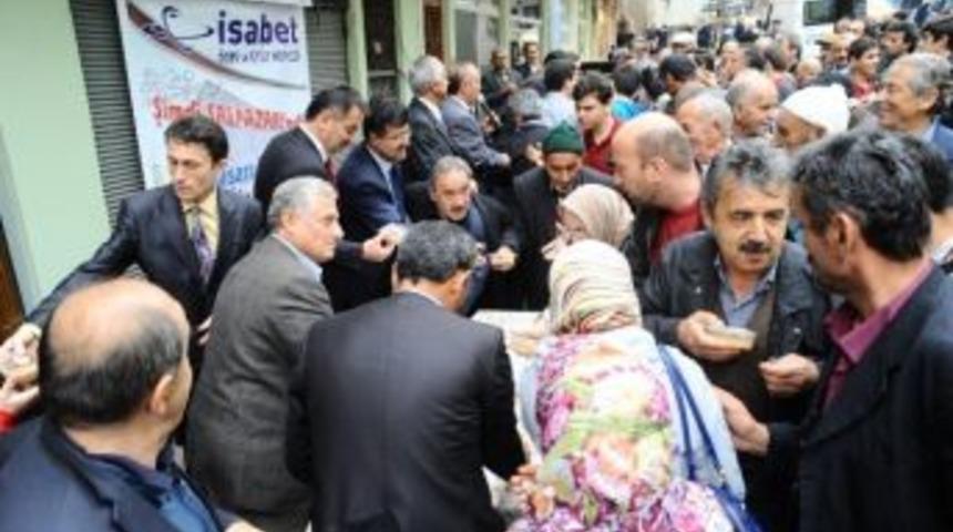 Şalpazarı İl&ccedil;esinde Aşure Dağıtımı