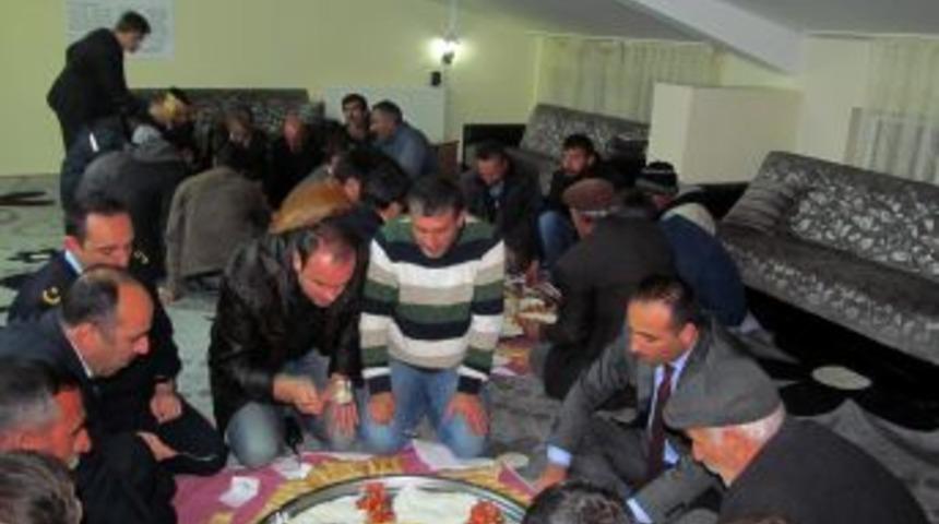 Hınıs'ta Canlar Iftarda Buluştu