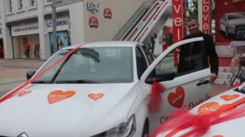 240 TL&rsquo;lik Alışveriş Yaptı, Lovelet AVM'den Araba Kazandı