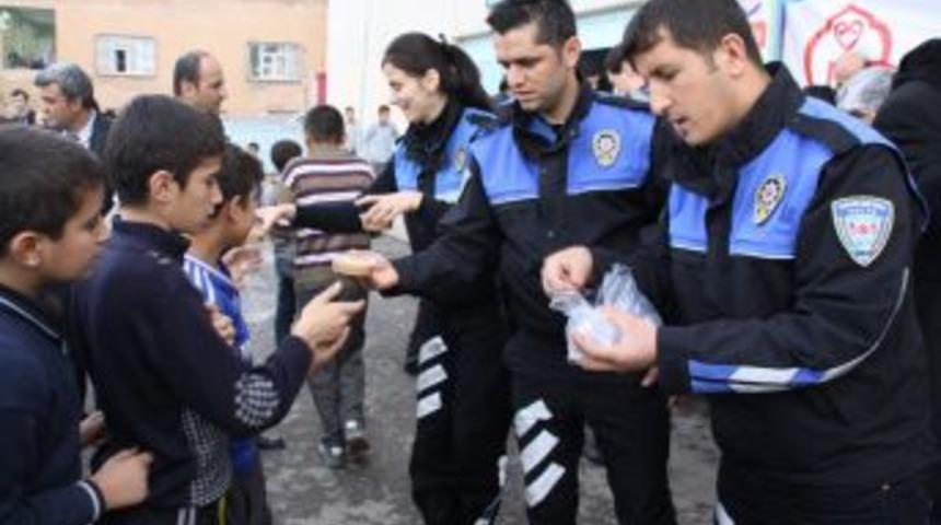 Şehit Osman Demir Anısına Aşure Dağıtıldı