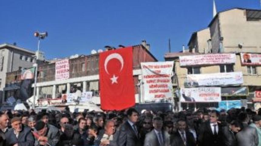 Cumhurbaşkanı G&uuml;l, G&uuml;m&uuml;şhane&rsquo;de Halka Seslendi