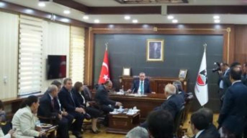 Başbakan Erdoğan, Valilik Ziyaretinden Miting Alanına Gitti