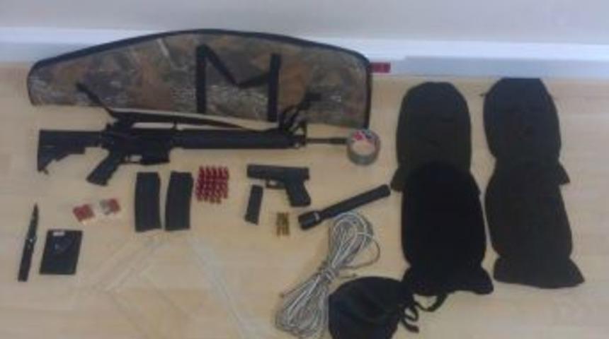 Kendilerini JİTEM G&ouml;revlisi Olarak Tanıtıp Yol Kesen Ş&uuml;pheliler Serbest