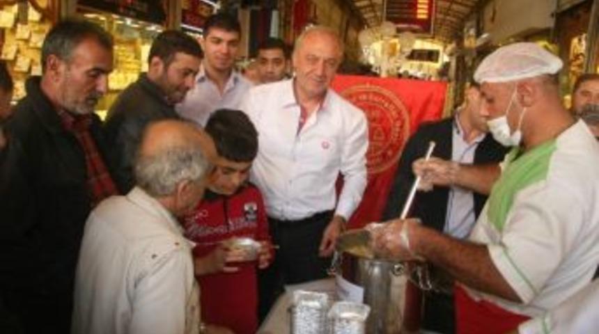 Kuyumcular Odası, Aşure Dağıttı