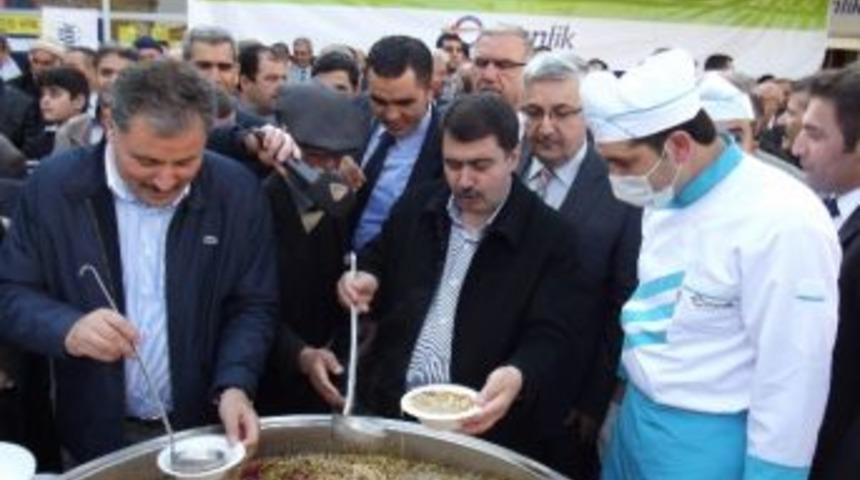 40 Bin Kişiye Aşure Dağıtıldı