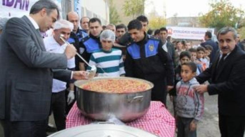 Şehit Osman Demir Anısına Aşure Dağıtıldı
