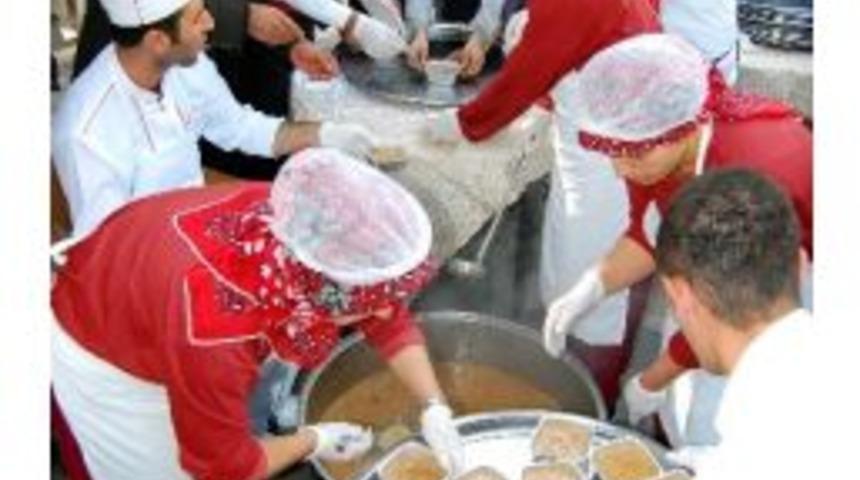 M&uuml;ft&uuml;l&uuml;k Aşure Dağıttı