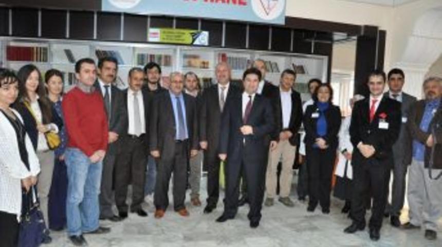 Hastaneye Tedavi I&ccedil;in Gidenler Kitap Okuyacak