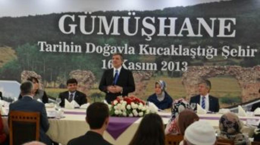 Cumhurbaşkanı G&uuml;l G&uuml;m&uuml;şhane&rsquo;de Şehit Aileleri Ve Gazilerle Yemekte Buluştu