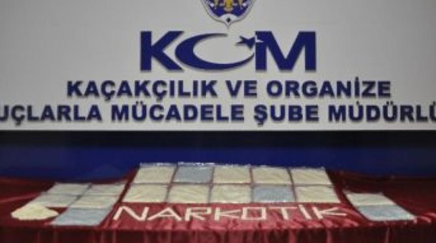 İzmir&rsquo;de 20 Bin 500 Adet Uyuşturucu Hap Ele Ge&ccedil;irildi