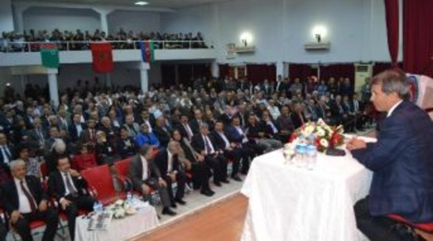 Hala&ccedil;oğlu; &ldquo;baş&ouml;rt&uuml;s&uuml;ne G&ouml;sterdikleri Hassasiyeti Ayasofya İ&ccedil;in De G&ouml;stersinler&rdquo;