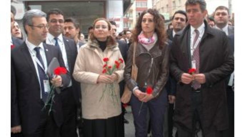 Feyzioğlu, Ali İsmail Korkmaz&rsquo;ın Darp Edildiği Yere Karanfil Bıraktı