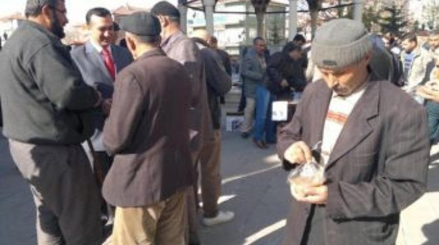 Ak Parti Sorgun Belediye Başkan Aday Adayı H&uuml;seyin Alp Doğan Aşure Dağıttı