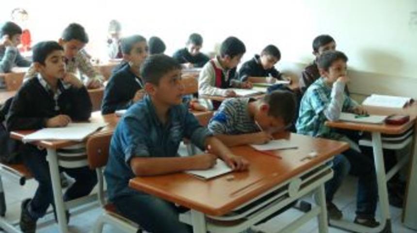 Şırnaklı &Ouml;ğrenci Ve Veliler Dershanelerin Kapatılmasına Tepkili