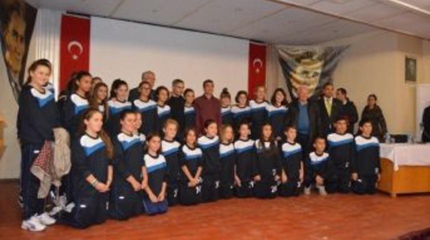 Milli Atletler &Ouml;ğrencilerle Bir Araya Geldi