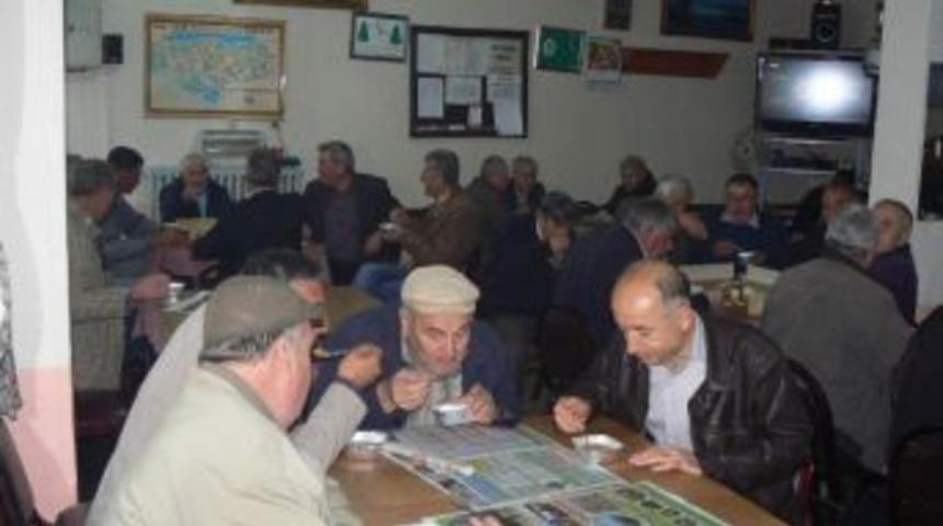 Boz&uuml;y&uuml;k Cihangazililer Derneği'nde Aşure İkramı