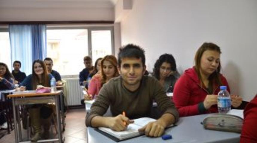 "KPSS I&ccedil;in De Dershaneye Gidiliyor"