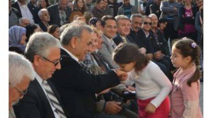 Aziz Kocaoğlu&rsquo;ndan Aşure S&uuml;rprizi