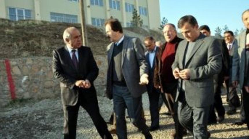 C&uuml; Rekt&ouml;r&uuml; Kocacık, Suşehri&rsquo;nde İncelemelerde Bulundu