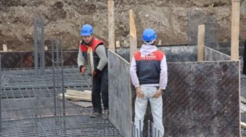 Hendek&rsquo;te Kentsel D&ouml;n&uuml;ş&uuml;m&uuml;n İlk Binaları Y&uuml;kseliyor