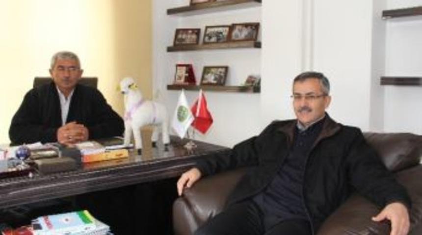 Ayhan&rsquo;dan, &Ccedil;orum Damızlık Koyun Ke&ccedil;i Yetiştiricileri Birliğine Ziyaret