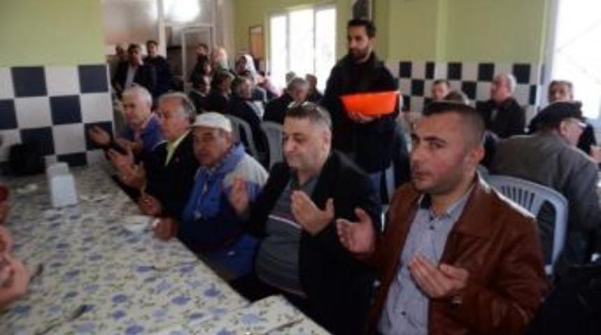 Akhisar Cemevi'nden Geleneksel Aşure Hayrı