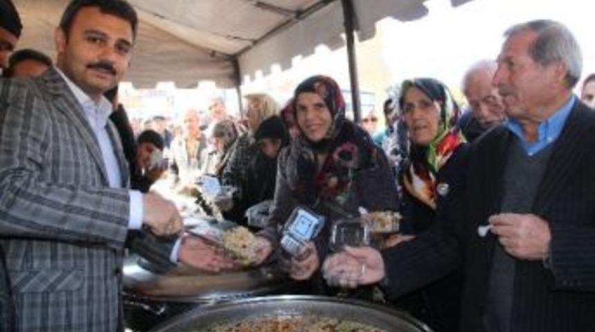 &Ccedil;orum Belediyesi&rsquo;nden 15 Bin Kişiye Aşure