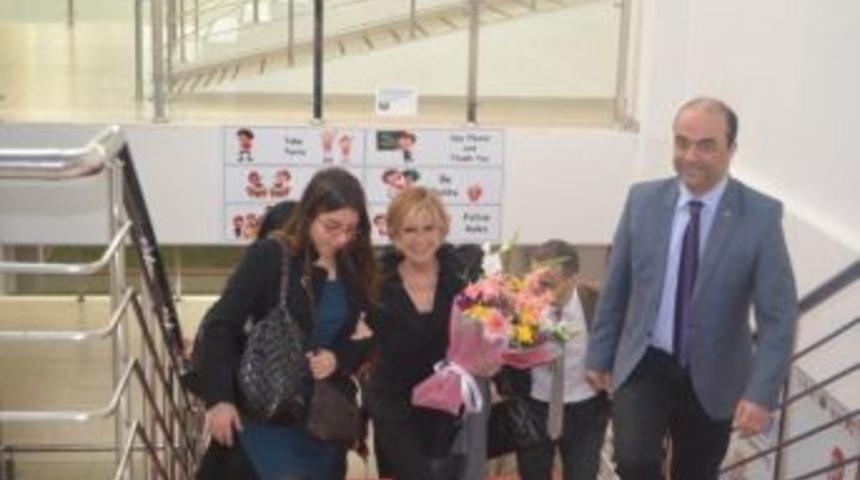 T&uuml;rk Sinemasının Avrupai Y&uuml;z&uuml; Filiz Akın, &Ouml;ğrencilerle Buluştu