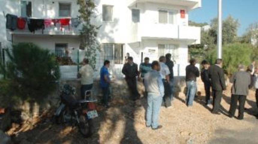 &Ccedil;atıya odun &ccedil;ekerken d&uuml;ş&uuml;p &ouml;ld&uuml;