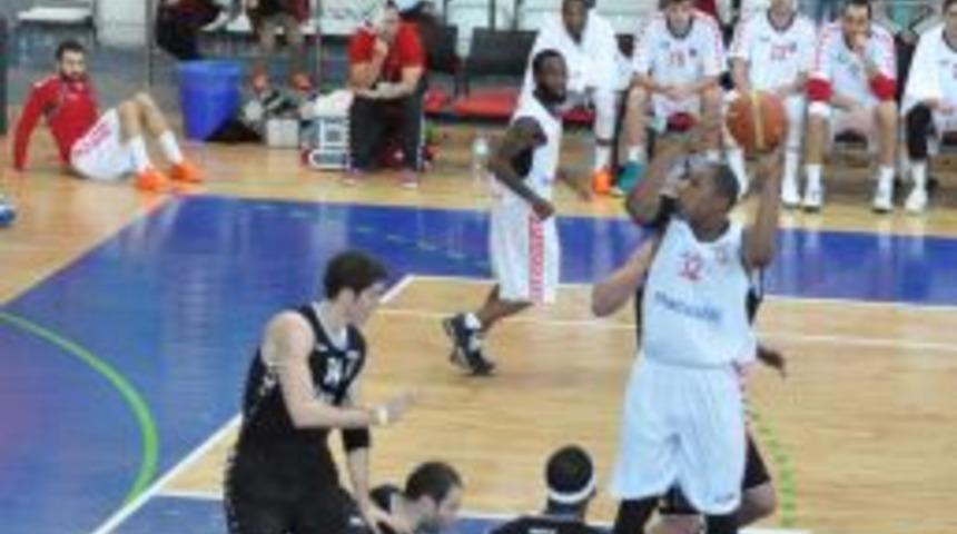 Uşak Sportif: 85 - Beşiktaş İntegral Forex: 83