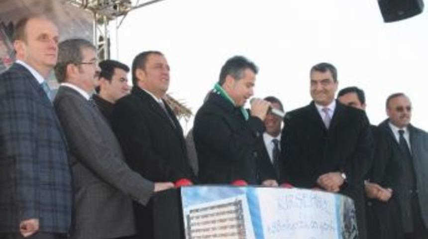 Bakan Kılı&ccedil;, Olimpik Y&uuml;zme Havuzu Temel Atma T&ouml;renine Katıldı