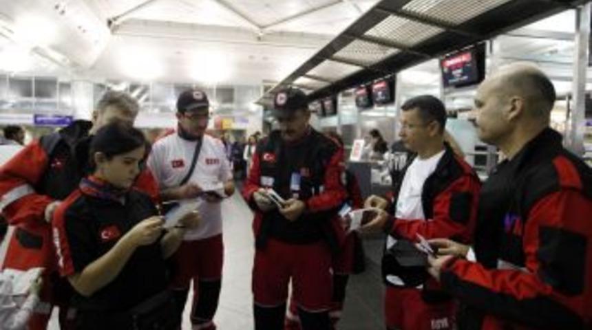 Filipinlilerin Yaralarını T&uuml;rk Doktorlar Saracak