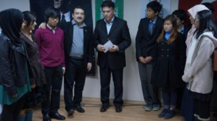 Filipinli &Ouml;ğrenciler Har&ccedil;lıklarını &Uuml;lkelerindeki Afetzedelere G&ouml;nderdi