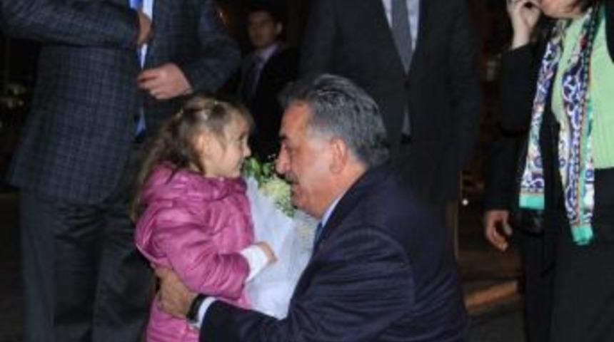 Bakan Yazıcı, Ardahan’da Esnafı Ziyaret Etti