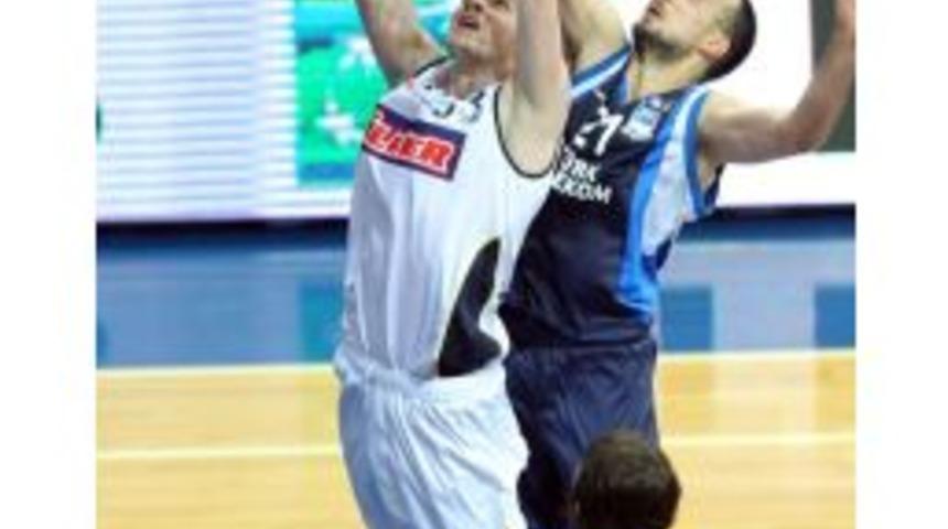 Fenerbah&ccedil;e &Uuml;lker: 84 - T&uuml;rk Telekom: 63