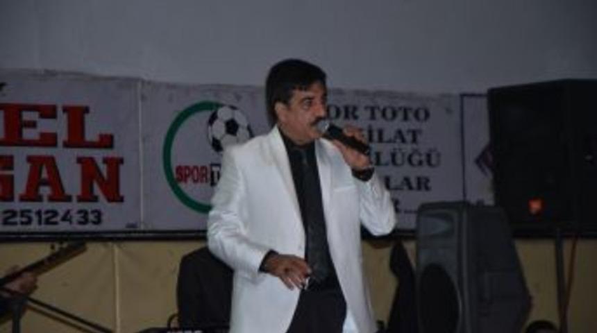 Sanat&ccedil;ı Reşit Muhtar Zonguldaklıları Coşturdu