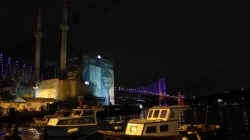 Boğazi&ccedil;i K&ouml;pr&uuml;s&uuml;, Premat&uuml;re Bebekler I&ccedil;in Mor Renkle Işıklandırıldı