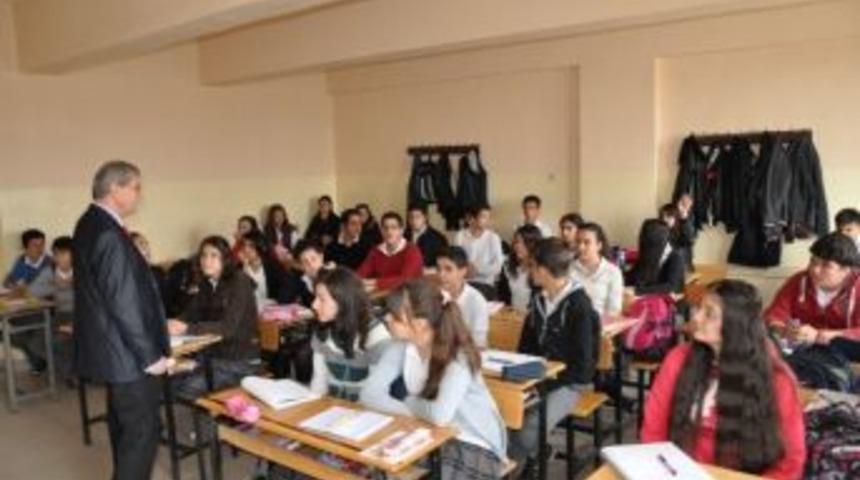 Nazilli Milli Eğitim M&uuml;d&uuml;r&uuml; Faruk Ercan, Nazilli Lisesi&rsquo;ni Ziyaret Etti