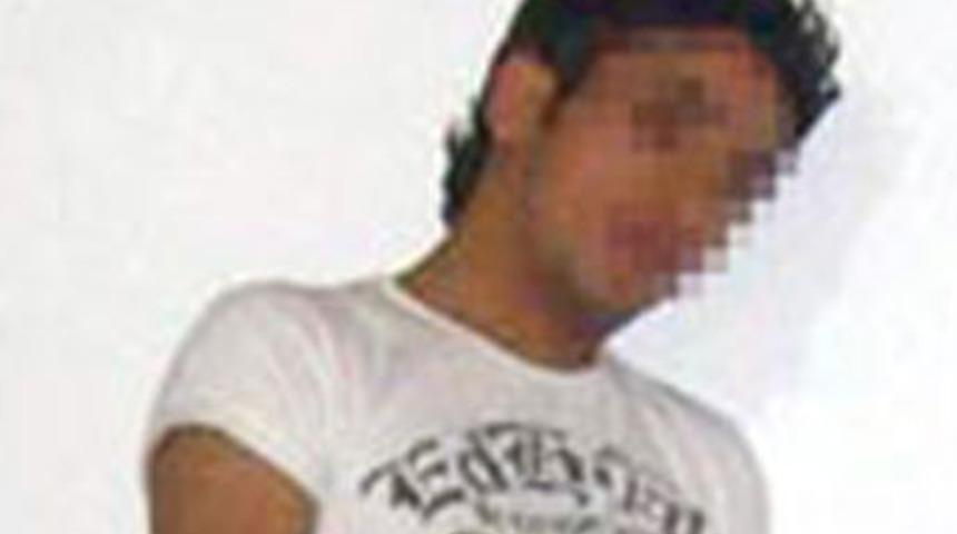 &Ccedil;ocukları sopayla d&ouml;v&uuml;p dillerini kesti