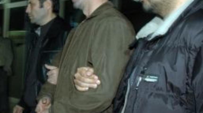 Adliyeden eroin &ccedil;alıp alem yaptılar